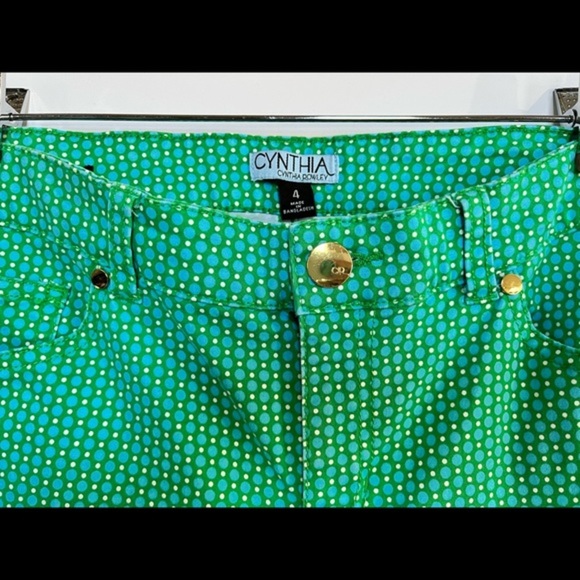 Cynthia Rowley Printed Green / White Stretch Capris with Gold Hardware Size 4 - Picture 2 of 9